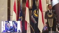 Gubernur DKI Jakarta Anies Baswedan hadir dalam deklarasi capres NasDem. Paloh mengatakan NasDem resmi akan mengusung Anies Baswedan sebagai calon presiden di Pemilu 2024.