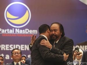 Momen Surya Paloh Peluk Erat Calon Presiden Anies Baswedan