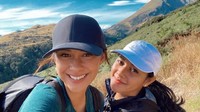 Istri dari Andrew White ini juga menyukai aktivitas alam seperti mendaki. Kegemarannya mendaki ini bahkan dilakukannya hingga ke New Zealand bersama sang adik, Naysila Mirdad. Menurutnya mendaki membuatnya menjadi lebih bahagia dan bersyukur karena udara yang sehat.  (Foto: Instagram/@nanamirdad_).