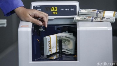 Ssst... Dolar AS Tembus Rp 15.700-an di Beberapa Bank