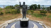 Pada tahun 1958 silam, di depan masyarakat Saumlaki dan tamu asing yang dibawanya, Soekarno berpidato meneguhkan kedaulatan Indonesia yang saat itu sudah 13 tahun merdeka.
