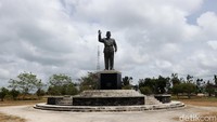 Patung itu untuk mengabadikan kedatangan Sukarno pada 4 November 1958 silam.