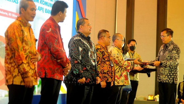 Pelatihan Anti Korupsi untuk Karyawan Guna mendukung gerakan anti korupsi dan penegakan integritas di lingkungan kerja, Bank BTN menggelar pelatihan calon Penyuluh Anti Korpsi (Pelopor) dan Pengukuhan Forkom API BTN bersama KPK. Ini potretnya.