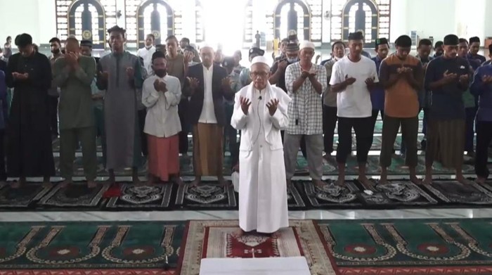 Pemain dan suporter Surabaya salat gaib doakan korban tragedi Kanjuruhan