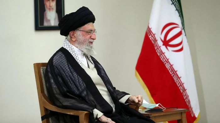 Menyingkap Hirarki Kekuasaan di Iran: Jelajahi Peran Unik Pemimpin Tertinggi dan Presiden