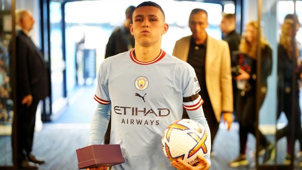 Mantap nih! Phil Foden Lewati Lionel Messi