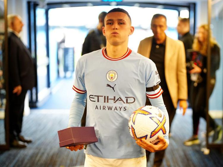 Mantap nih! Phil Foden Lewati Lionel Messi