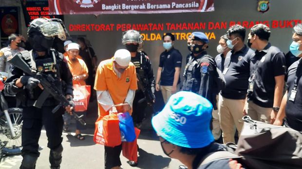 Pimpinan Khilafatul Muslimin Abdul Qadir Baraja dkk diserahkan ke kejaksaan hai ini, Senin 3 Oktober 2022.