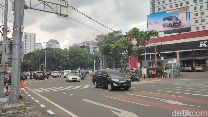 Polda Metro Jaya menggelar Operasi Zebra Jaya 2022. Sebanyak 50 pengendara di Jakpus mendapat penindakan berupa teguran dan imbauan dari petugas kepolisian. (Rizky AM/detikcom)