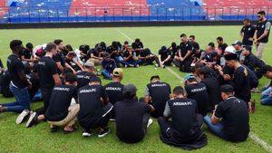 Potret Pemain Arema FC Datangi Stadion Kanjuruhan Pascakerusuhan