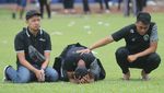 Tangisan Pemain Arema Fc Pecah Saat Tabur Bunga di Stadion Kanjuruhan
