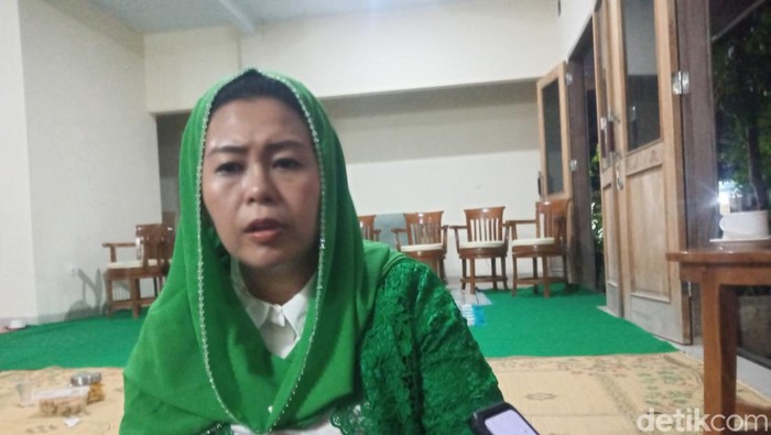 Putri Gus Dur, Zannuba Ariffah Chafsoh atau Yenny Wahid, saat ditemui di Ponpes Al-Muayyad Windan, Desa Makamhaji, Kecamatan Kartasura, Sukoharjo, Senin (3/10/2022).