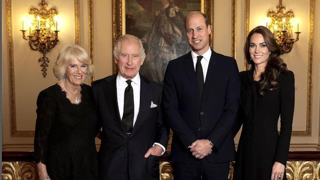 Potret Terbaru Keluarga Kerajaan Inggris, Kompak Berbusana Hitam