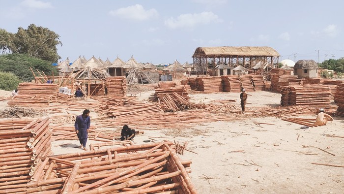 Rumah Bambu Darurat buat Banjir Pakistan Rumah Bambu Darurat buat Banjir Pakistan