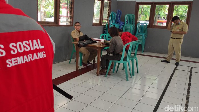Sanksi untuk pemberi uang pengemis Semarang mulai berlaku, Senin (3/10/2022).