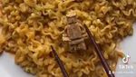 Sekte Baru! Selebgram Ini Hobi Campurkan Ramen dengan Es Batu