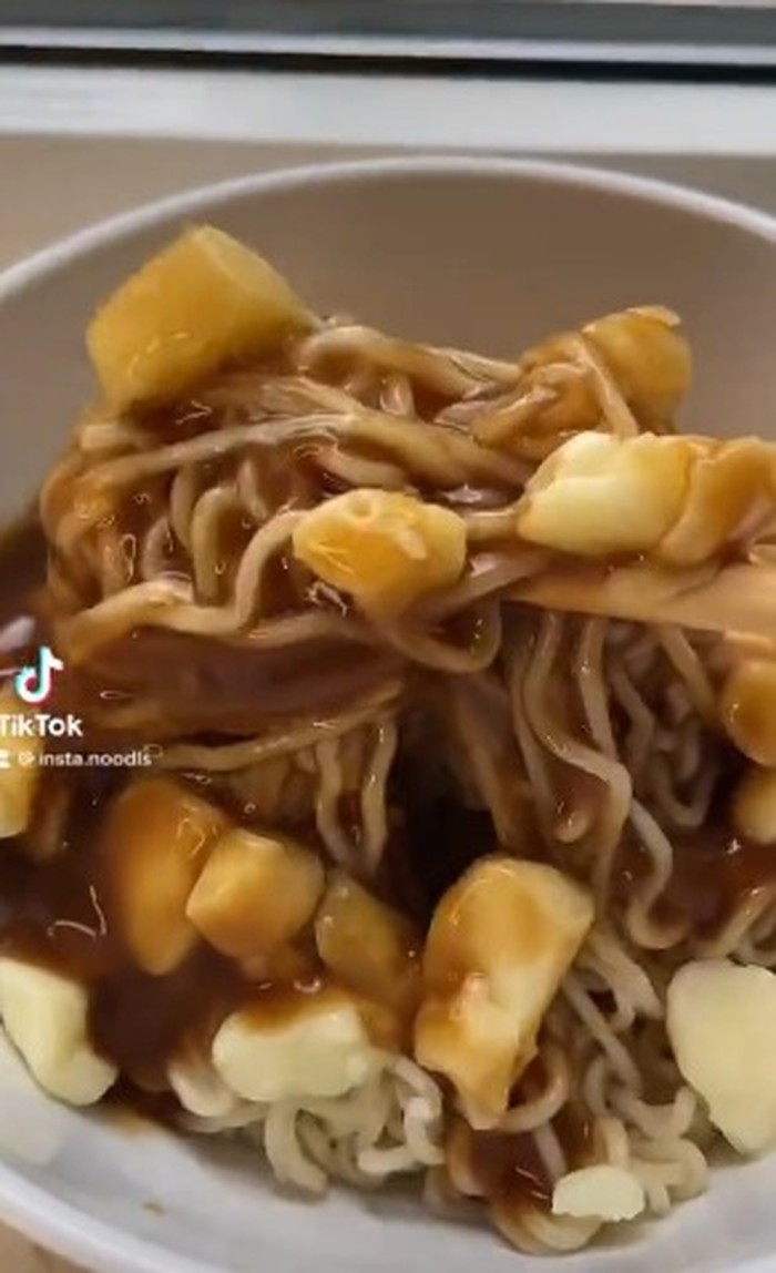 Sekte Baru! Selebgram Ini Hobi Campurkan Ramen dengan Es Batu Sekte Baru! Selebgram Ini Hobi Campurkan Ramen dengan Es Batu