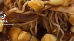 Sekte Baru! Selebgram Ini Hobi Campurkan Ramen dengan Es Batu