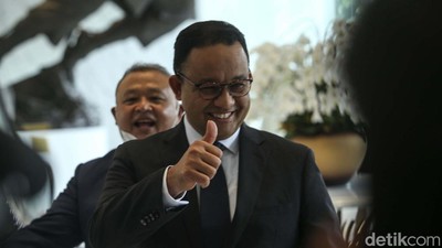 Semringahnya Anies Datangi DPP Partai NasDem