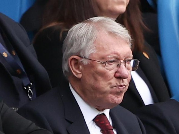 MANCHESTER, ENGLAND - OCTOBER 02: A dejected Sir Alex Ferguson and David Gill react during the Premier League match between Manchester City and Manchester United at Etihad Stadium on October 2, 2022 in Manchester, United Kingdom. (Photo by Matthew Ashton - AMA/Getty Images)