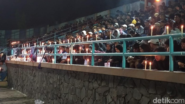 Suporter di Lamongan tahlil dna doa bersama untuk korban Tragedi Kanjuruhan