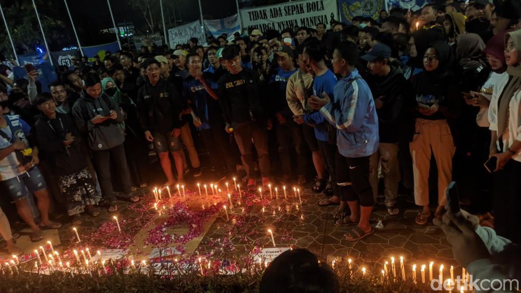 Doa dan Nyala Lilin untuk Tragedi Kanjuruhan di Semarang, Salatiga-Demak