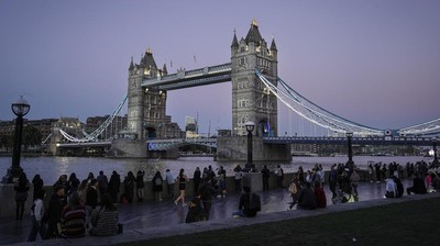 Nyantai di Tower Bridge, Wisata Paling Ikonik di London