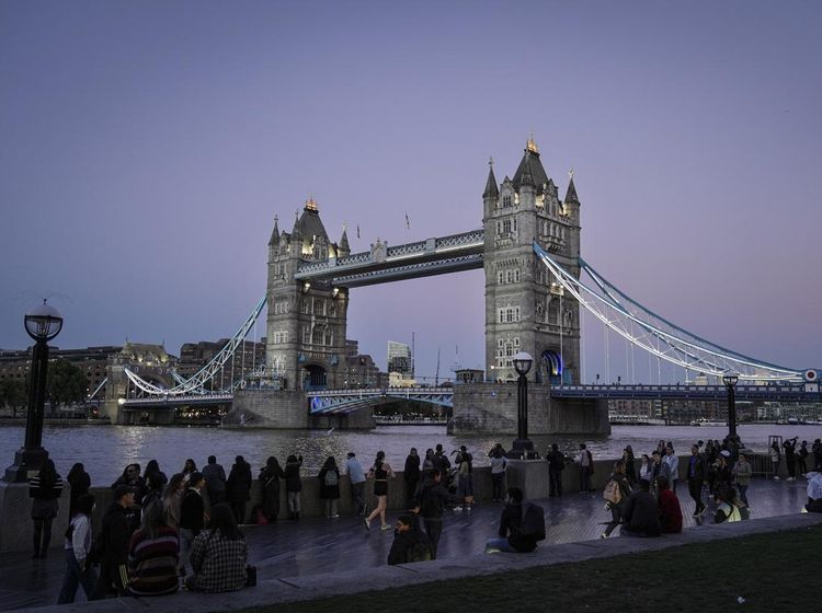 Nyantai di Tower Bridge, Wisata Paling Ikonik di London
