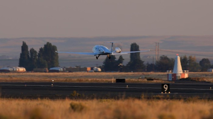 Eviation Aircraft meluncurkan pesawat listrik yang diberi nama Alice dari Bandara Internasional Grant County Washington, Amerika Serikat, Selasa (27/9/2022) waktu setempat.