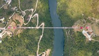 Jembatan ini memiliki panjang 526 meter.