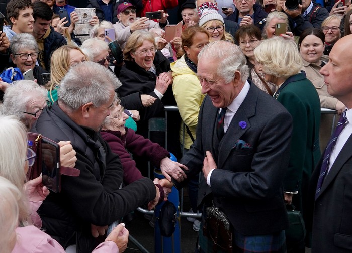 FIFE, SCOTLAND - OCTOBER 03: King Charles III greets members of the public as he arrives at an official council meeting at the City Chambers in Dunfermline, Fife, to formally mark the conferral of city status on the former town, ahead of a visit to Dunfermline Abbey to mark its 950th anniversary on October 3, 2022 in Fife, Scotland. (Photo by  Andrew Milligan - Pool/Getty Images)