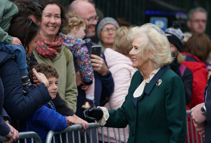 1243694580 FIFE, SCOTLAND - OCTOBER 03: King Charles III greets members of the public as he arrives at an official council meeting at the City Chambers in Dunfermline, Fife, to formally mark the conferral of city status on the former town, ahead of a visit to Dunfermline Abbey to mark its 950th anniversary on October 3, 2022 in Fife, Scotland. (Photo by Andrew Milligan - Pool/Getty Images)