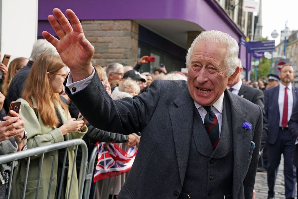 FIFE, SCOTLAND - OCTOBER 03: King Charles III greets members of the public as he arrives at an official council meeting at the City Chambers in Dunfermline, Fife, to formally mark the conferral of city status on the former town, ahead of a visit to Dunfermline Abbey to mark its 950th anniversary on October 3, 2022 in Fife, Scotland. (Photo by  Andrew Milligan - Pool/Getty Images)