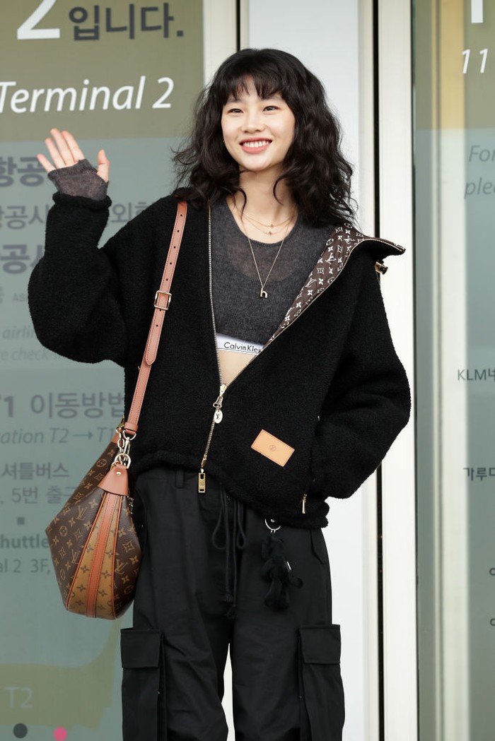1429623280 INCHEON, SOUTH KOREA - OCTOBER 02: Model, Chung Ho-Yeon aka Jung Ho-Yeon is seen on departure at Incheon International Airport on October 02, 2022 in Incheon, South Korea. (Photo by Han Myung-Gu/WireImage)