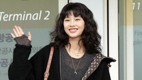 Pemeran Squid Game itu terpotret di Bandara International Incheon. (Foto: Han Myung-Gu/WireImage) 