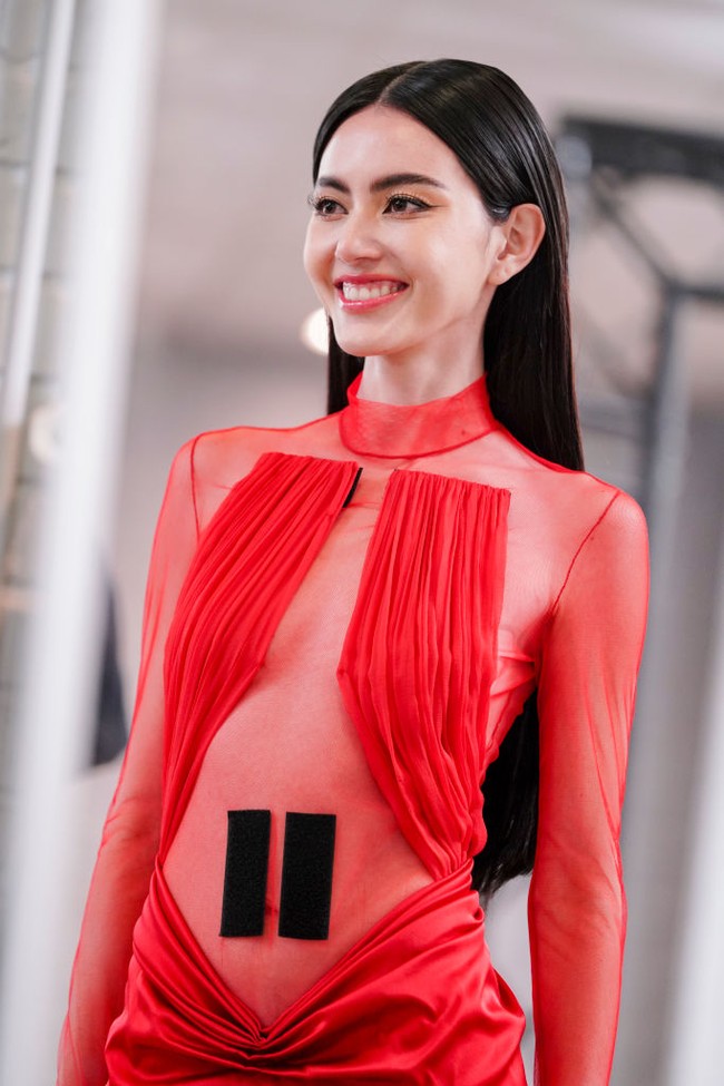 Davika memanfaatkan popularitasnya untuk tujuan baik, membantu menggalang dana beberapa organisasi sosial seperti UNICEF dan WildAid. Foto: Getty Images for LOréal Paris/Francois Durand