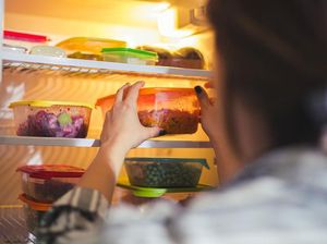 Apa Benar Makanan Panas Tidak Bagus Disimpan dalam Kulkas?