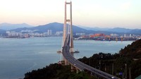Posisi-ke 7 ada Jembatan Yi Sun-sin di Korea Selatan. Jembatan ini terbentang sepanjang 1.545 meter. Yi Sun-sin adalah nama seorang laksamana Dinasti Joseon yang lahir pada tahun 1545 dan membuat kapal kura-kura untuk mempertahankan negaranya dari serangan angkatan laut Jepang. Dok. wikipedia.org