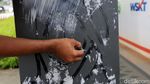Kerja Keras Petugas PPSU Bersihkan Vandalisme di Halte Dukuh Atas