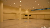 Ruangan aula yang merupakan salah satu fasilitas di Rusun Asrama Polri.