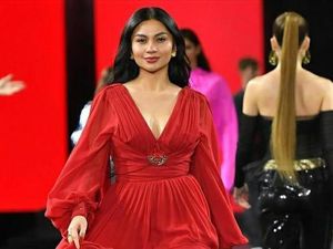 Intip Rahasia Body Goals Ariel Tatum yang Tampil di Paris Fashion Week