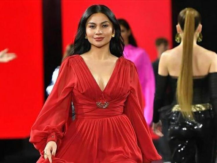 Intip Rahasia Body Goals Ariel Tatum yang Tampil di Paris Fashion Week