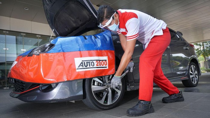 Begini cara merotasi ban mobil