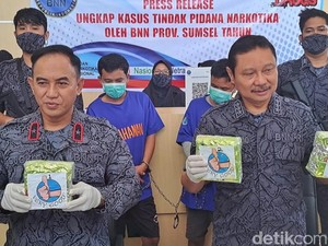 BNN Tangkap 2 Kurir Sabu 5 Kg Sabu dalam Kotak Pempek di Sumsel