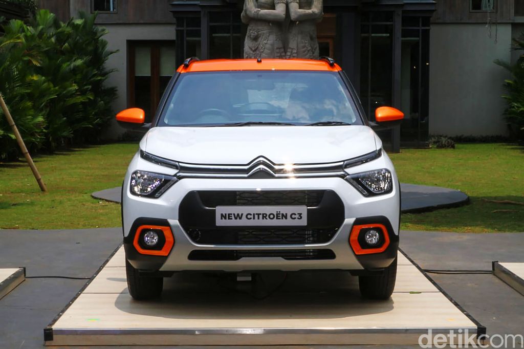 Citroen resmi menjejakkan kakinya lagi di Indonesia. Pabrikan asal Prancis itu comeback setelah terakhir berkiprah di tanah air pada era 1990-an silam.