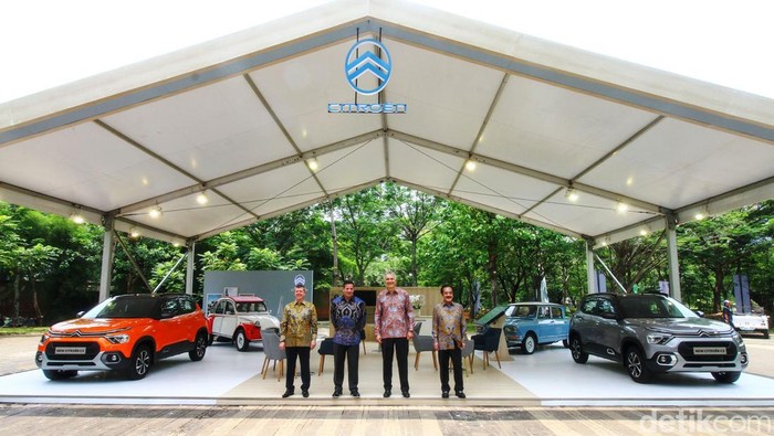 Citroen Resmi Kembali ke Indonesia Citroen resmi menjejakkan kakinya lagi di Indonesia. Pabrikan asal Prancis itu comeback setelah terakhir berkiprah di tanah air pada era 1990-an silam.