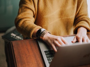 10 Contoh Surat Bisnis, Fungsi, dan Cara Membuatnya