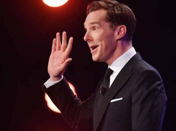 Benedict Cumberbatch melakukan intermittent fasting untuk memainkan dua peran berbeda yaitu Doctor Strange dan Detiktif Sherlock Holmes. Sama seperti Beyonce, ia menerapkan diet ‘puasa’ 2 kali dalam seminggu. Artinya, selama dua hari ia akan mengonsumsi makanan dengan 500 kalori atau kurang, 5 hari lainnya ia akan mengurangi porsi makannya.