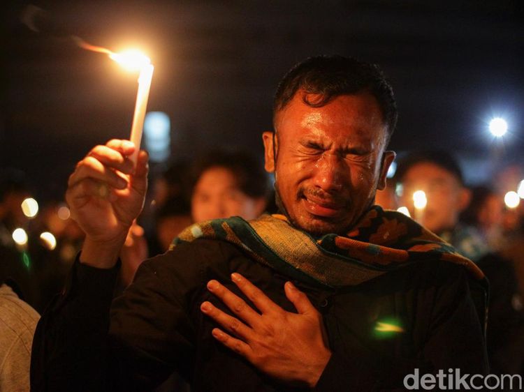 Momen Haru Ribuan Suporter Jogja Doakan Korban Tragedi Kanjuruhan