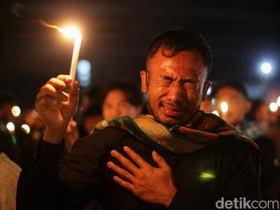 Momen Haru Ribuan Suporter Jogja Doakan Korban Tragedi Kanjuruhan